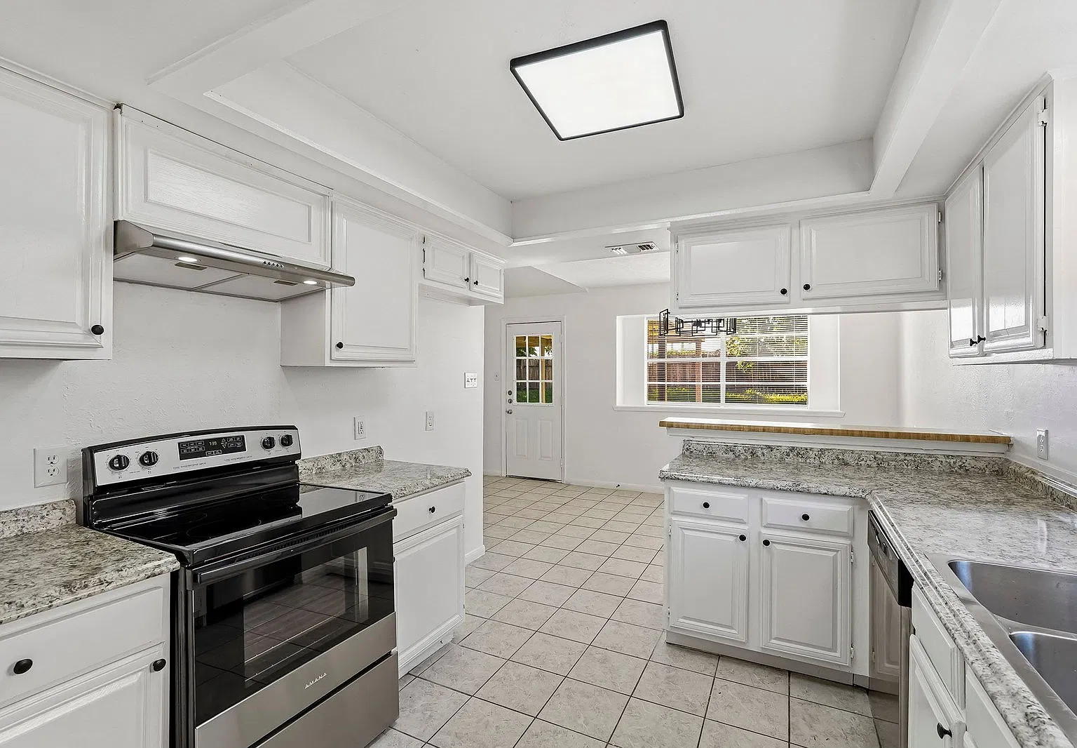 3 bed, 2.0 bath, 1383 sqft, $1,749 — Photo 4