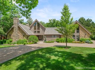 3 Woodgate Dr, Burr Ridge, IL 60527