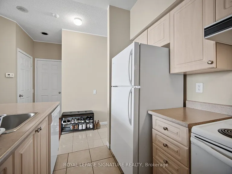 153 Beecroft Rd N #Penthouse 109 — Photo 9