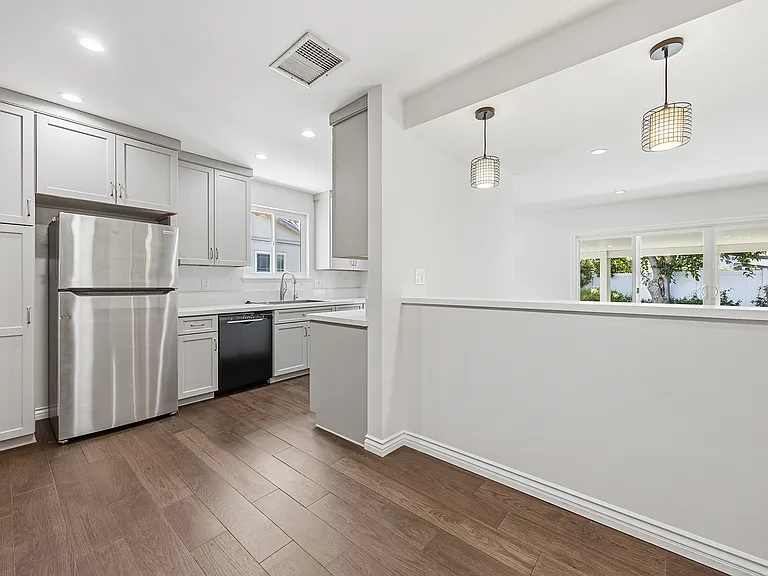 225 N Orchard Ave — Photo 9