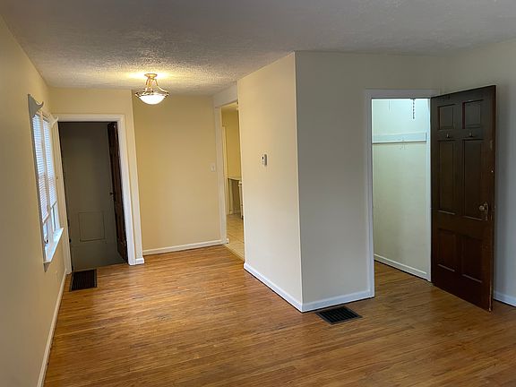 2nd image of 5615 Winthrop Ave