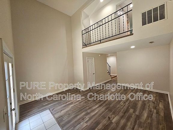 3rd image of 11020 Hunter Trail Ln