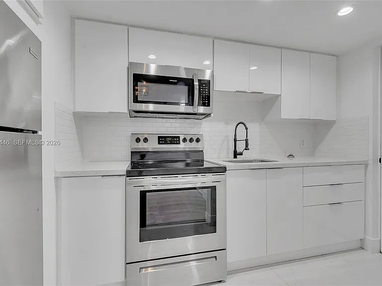 1114 S Douglas Rd #4 — Photo 2