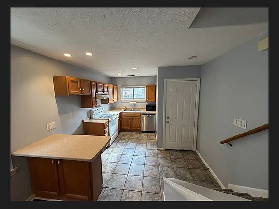 5th image of 921 McLaughlin Run Rd APT 2
