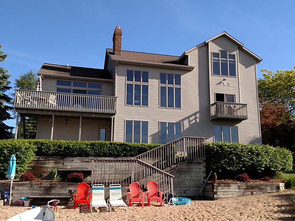2nd image of 7196 Cuesta Way NE