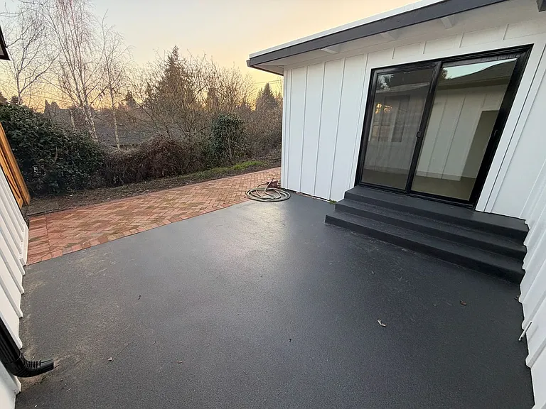 1045 Oakway Rd — Photo 8