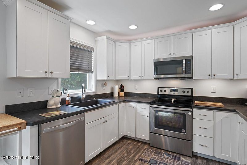 4th image of 2852 Olean Street