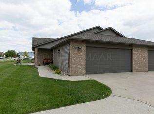 3206 30th Ave S, Fargo, ND 58103
