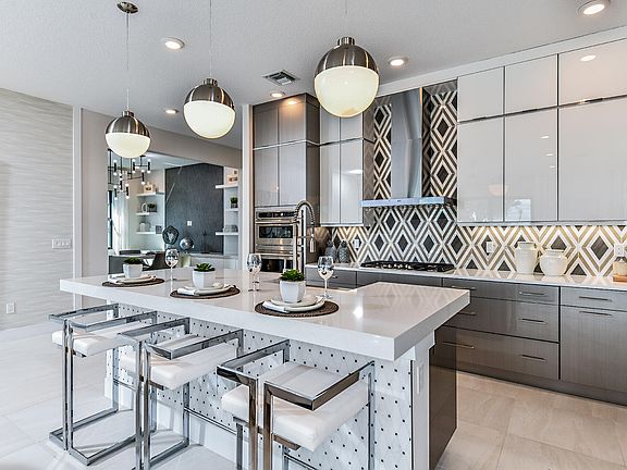 5th image of 4907 Saint Armands Way