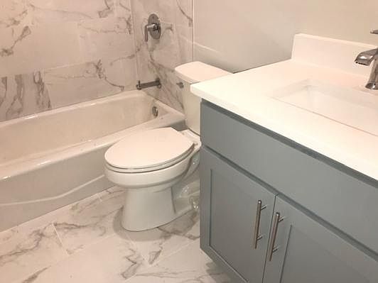 3rd image of 2645 W Lawrence Ave #1F