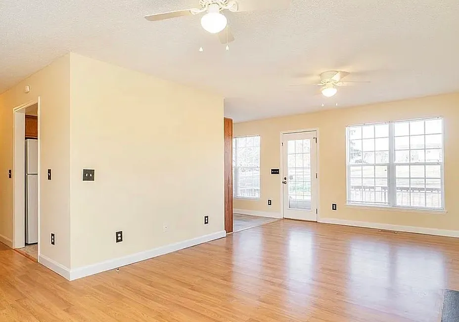 3 bed, 1162 sqft, $1,600 — Photo 2