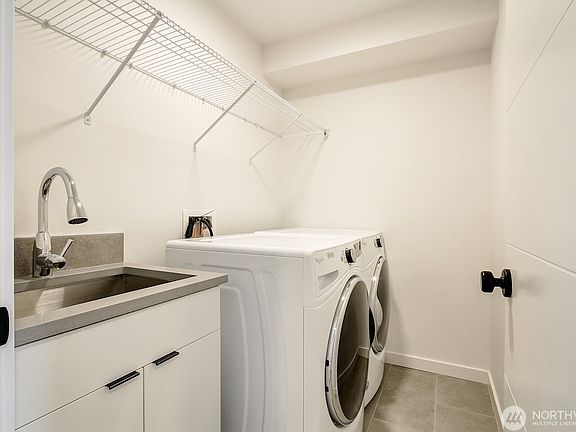 5th image of 2228B Franklin Ave E