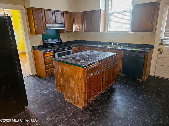 2nd image of 155 W 2nd St