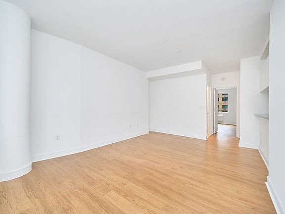 3rd image of 160 Riverside Blvd APT 5E