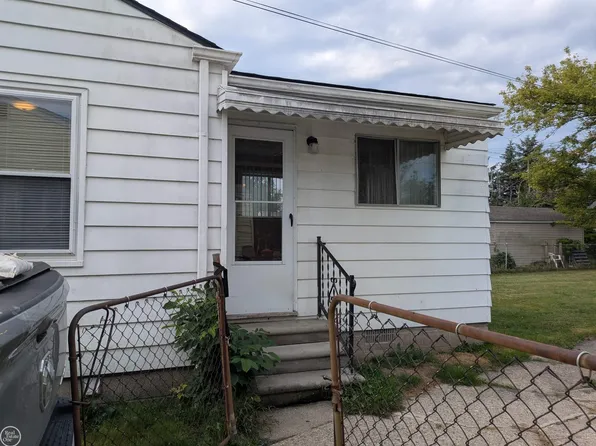 23245 Ford St, Roseville, MI 48066