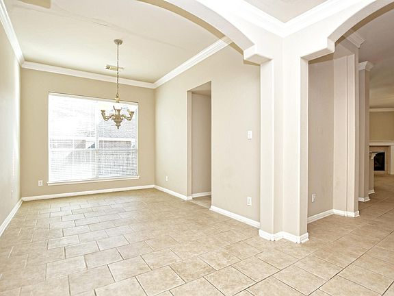 5th image of 1702 Buttercup Creek Blvd