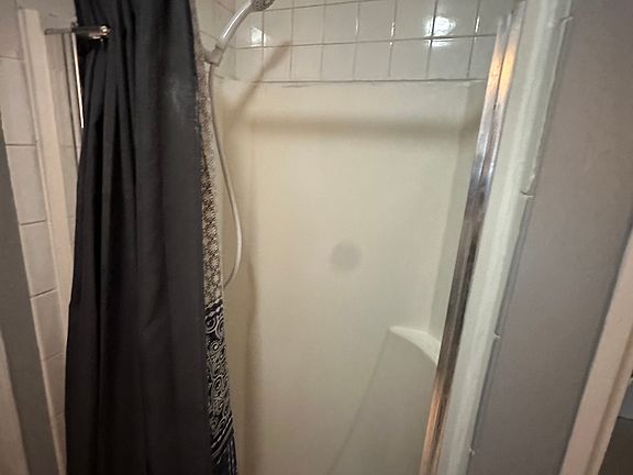 4th image of 3011 Dewey Ave #3