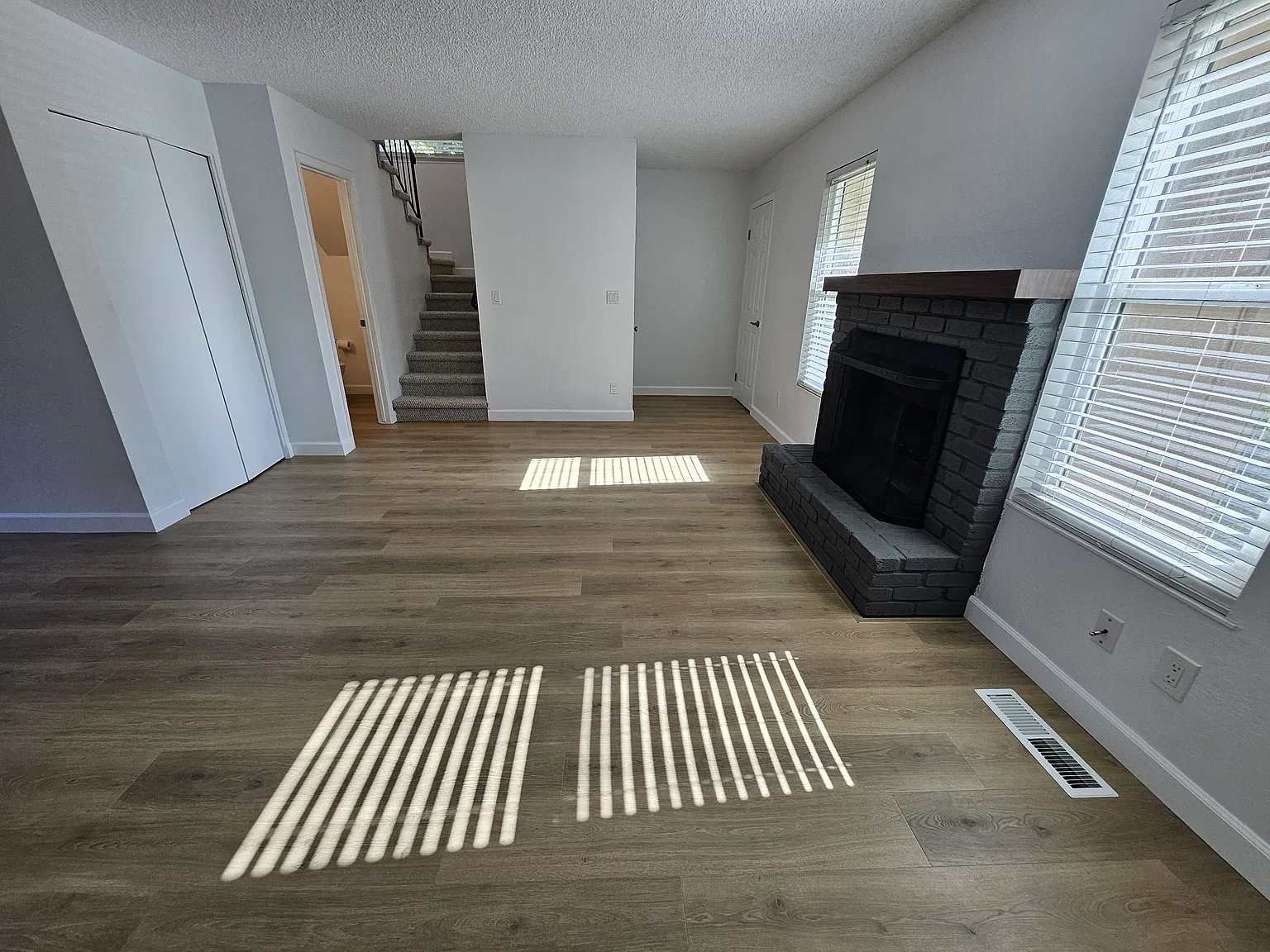 3 bed, 1.5 bath, 1262 sqft, $3,100 — Photo 2