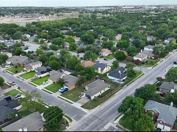 4th image of 2101 Boxwood Path