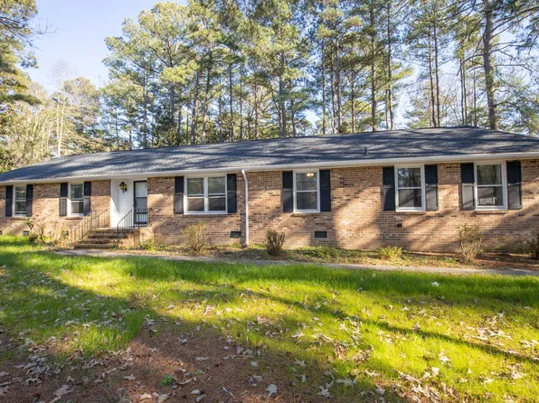 901 Glendale Dr, Aberdeen, NC 28315