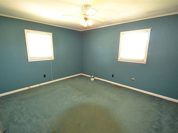 4th image of 1071 E Church St