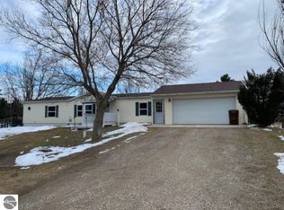 11784 N Alger Rd, Alma, MI 48801