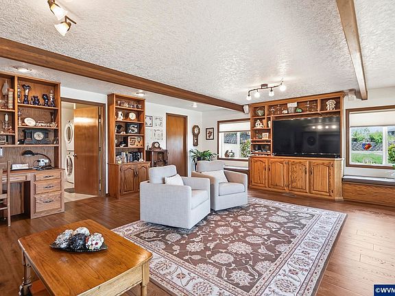 5th image of 184 NE Gerlinger Ln