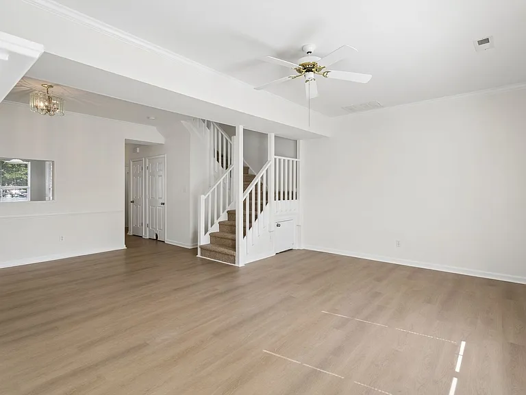 104 Monument Ct — Photo 12