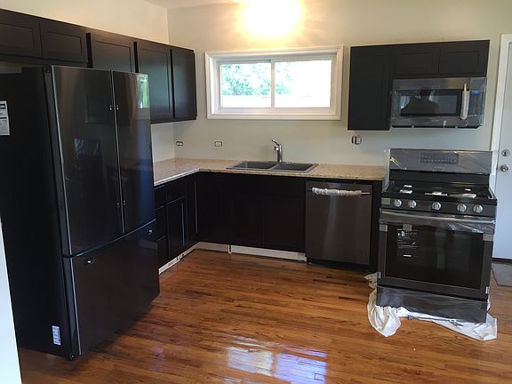Kitchen w/Quartz Countertops