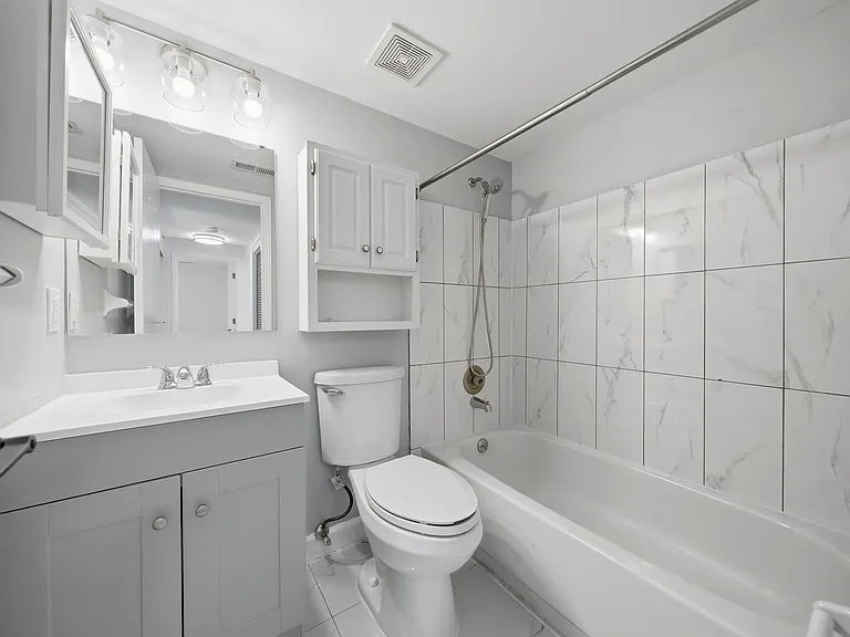 1021 Adworth Dr #J — Photo 11