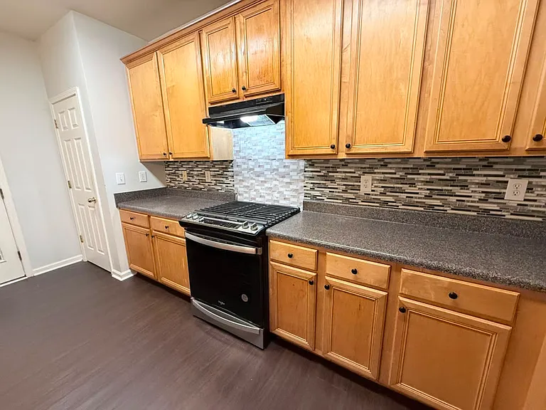 215 Galecrest Dr — Photo 6