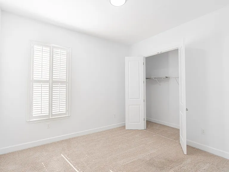 10667 Cardera Dr — Photo 40