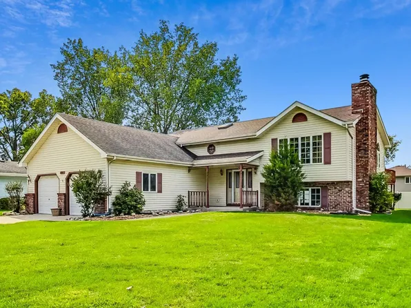 706 N Oriole Ct, Griffith, IN 46319