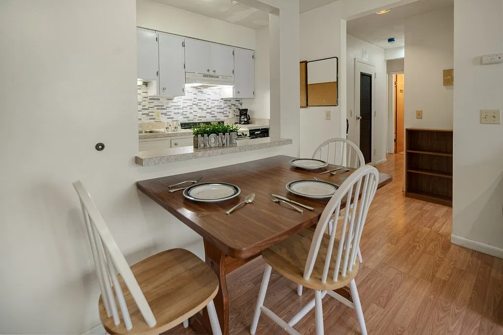 3 bed, 800 sqft, $1,250 — Photo 4