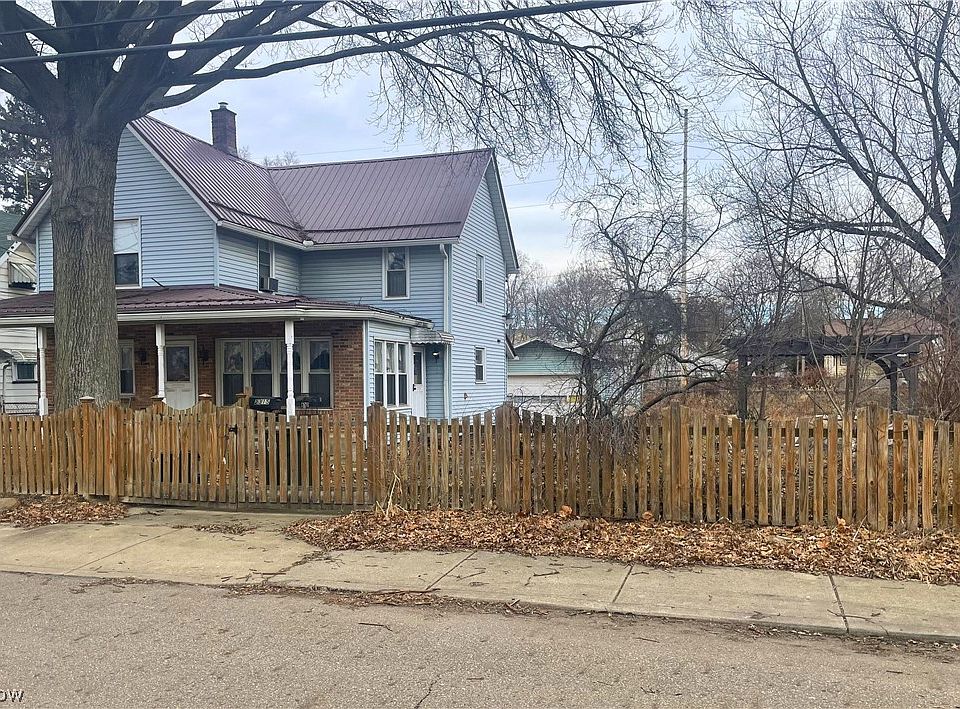 2nd image of 2321 15th St NE