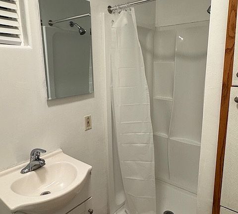 5th image of 32 Campbell St #8
