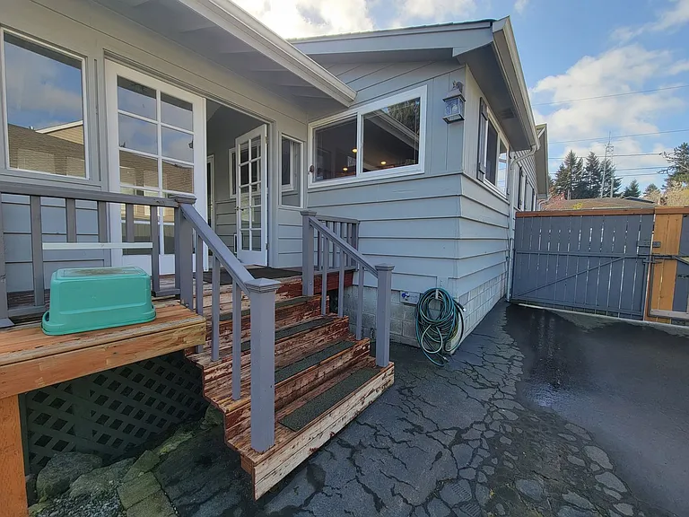 1208 Juniper St — Photo 17
