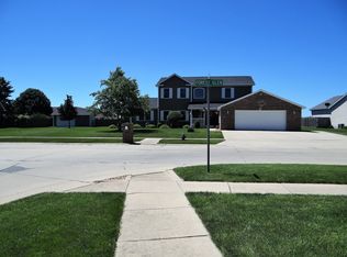 207 Forest Glen Dr, Tuscola, IL 61953
