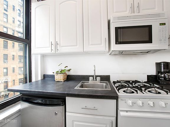 4th image of 243 W End Ave APT 1012