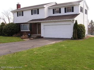 23 Windsor Dr, Dallas, PA 18612