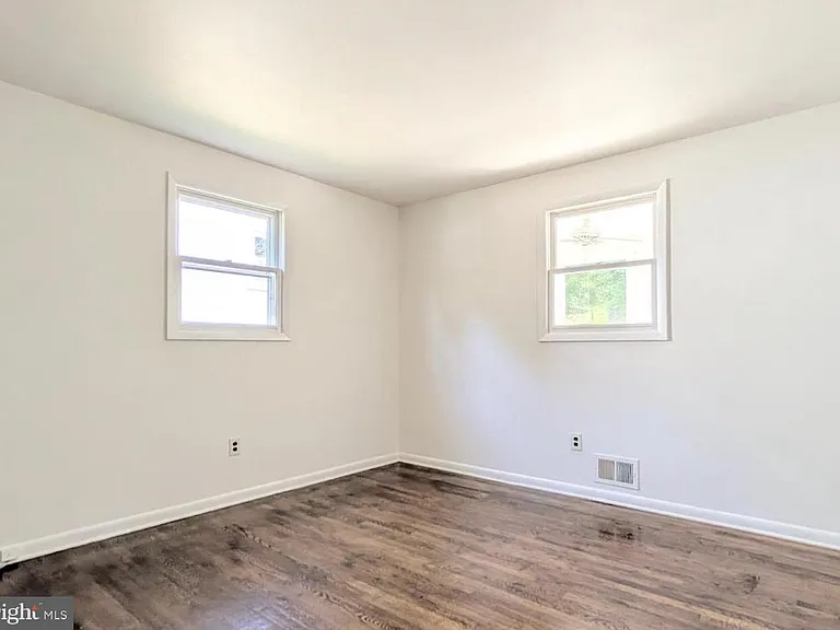 5725 Nevada St — Photo 11