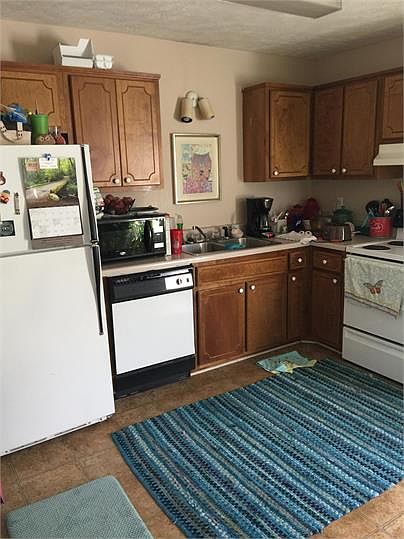 2nd image of 904 N Montgomery St APT 10