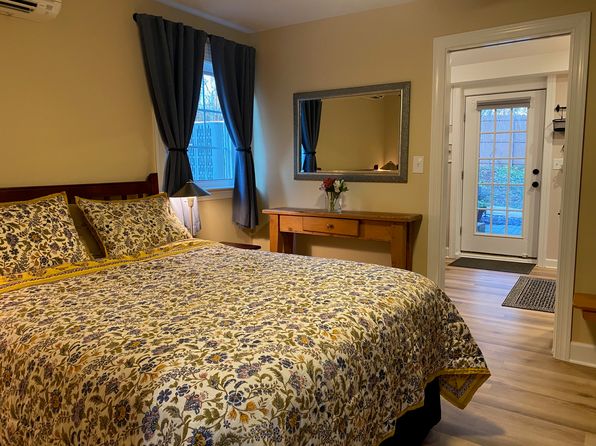 1107C Little High St