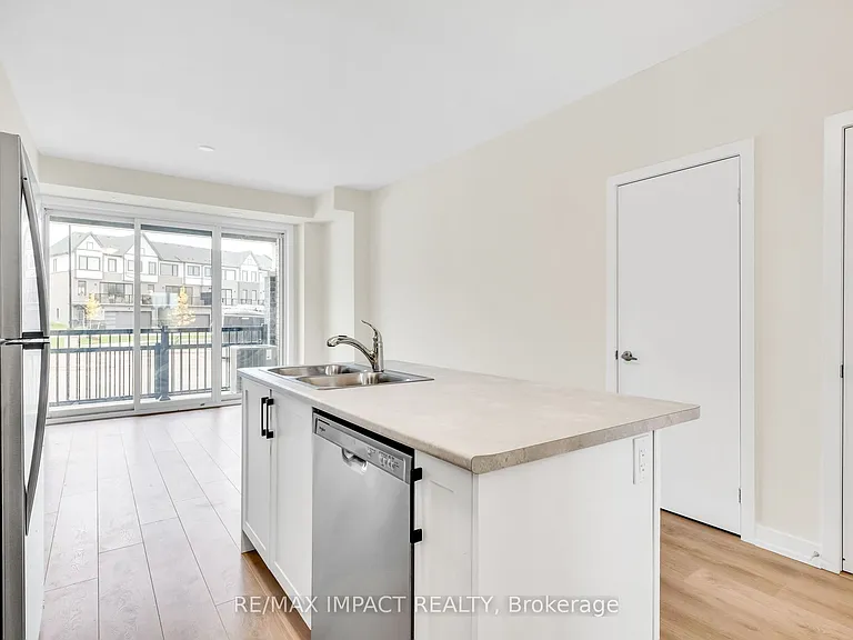 160 Densmore Rd #902 — Photo 18