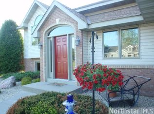 8870 Autumn Oaks Dr, Rockford, MN 55373