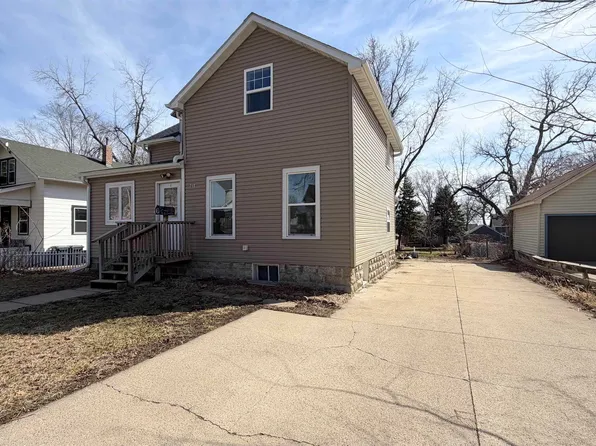 718 E 1st St, Storm Lake, IA 50588