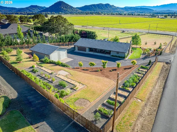 10 Ridgewood Dr, Roseburg, OR 97471