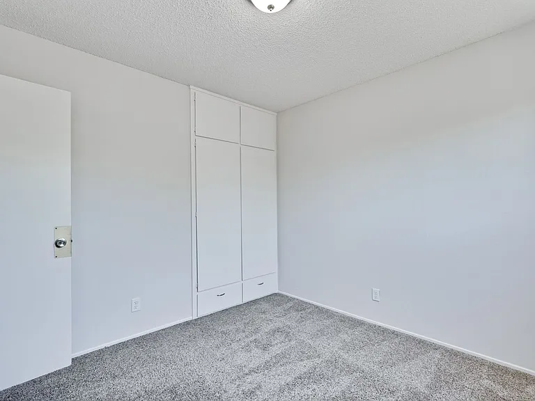 6063 Pineland Ave — Photo 28