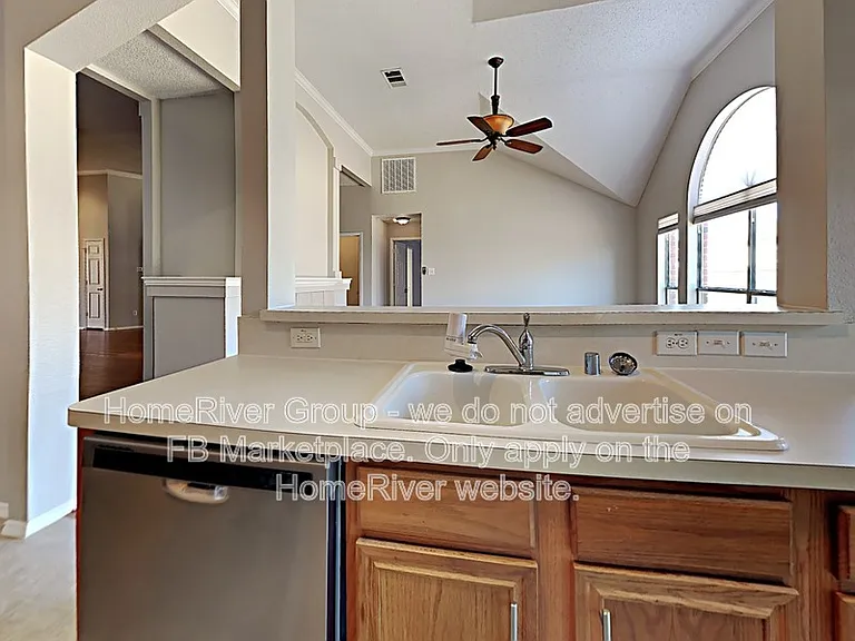 7209 Chaucer Dr — Photo 8