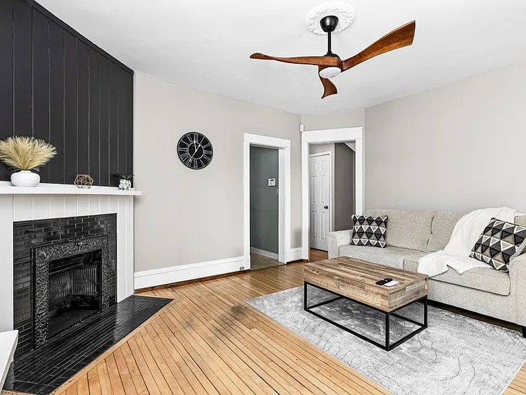 209 E 3rd St #209 — Photo 2